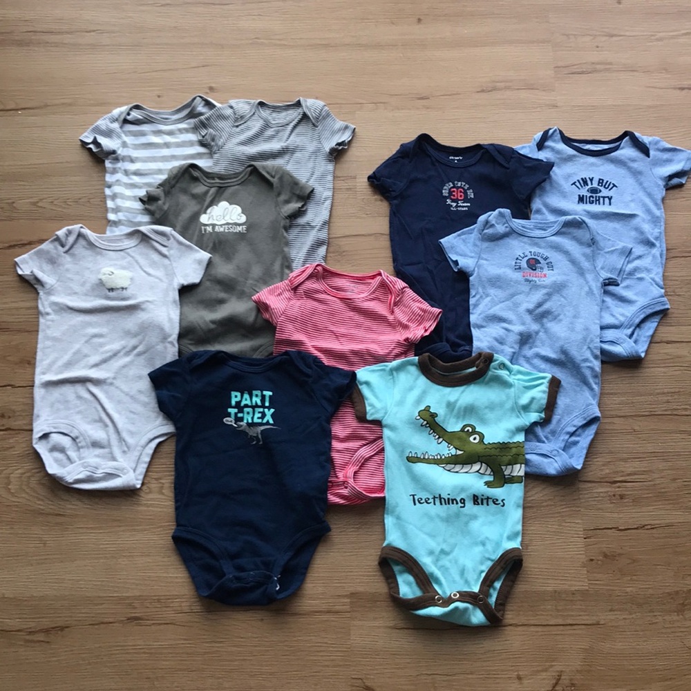 9 onesies 6m in good condition